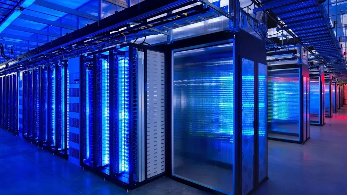 Interior de un centro de datos moderno con racks de servidores