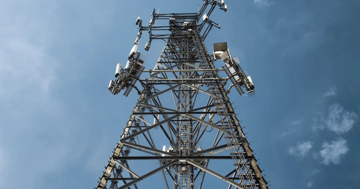 Torre de telecomunicaciones en zona rural de Ecuador