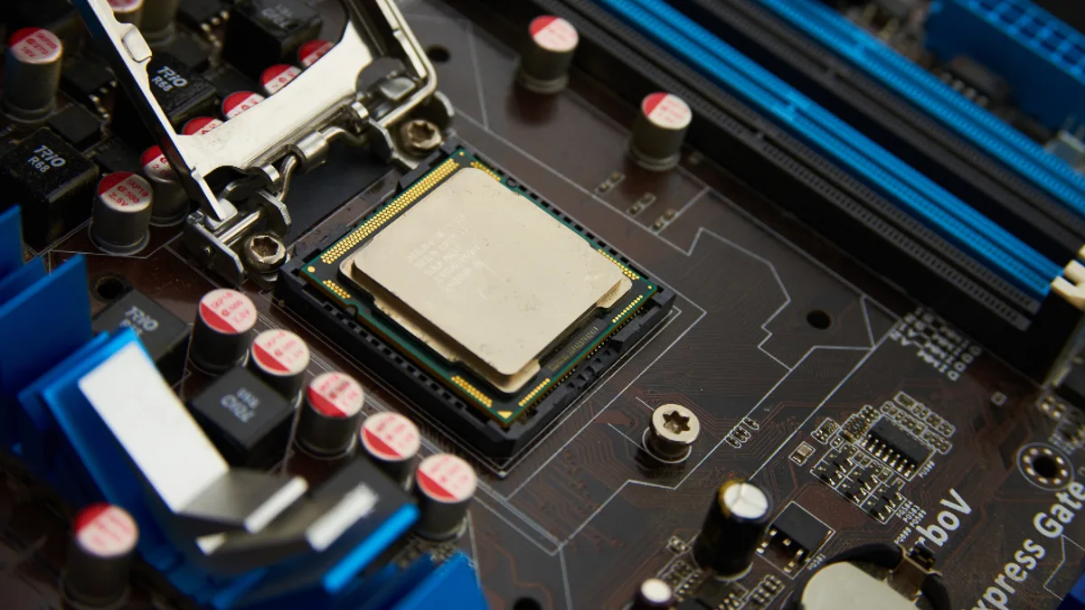 Chip de inteligencia artificial sobre una placa electrónica