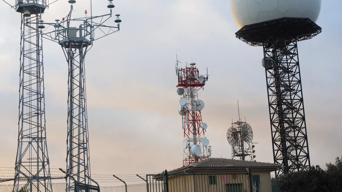 Torres de telecomunicaciones e infraestructura de red