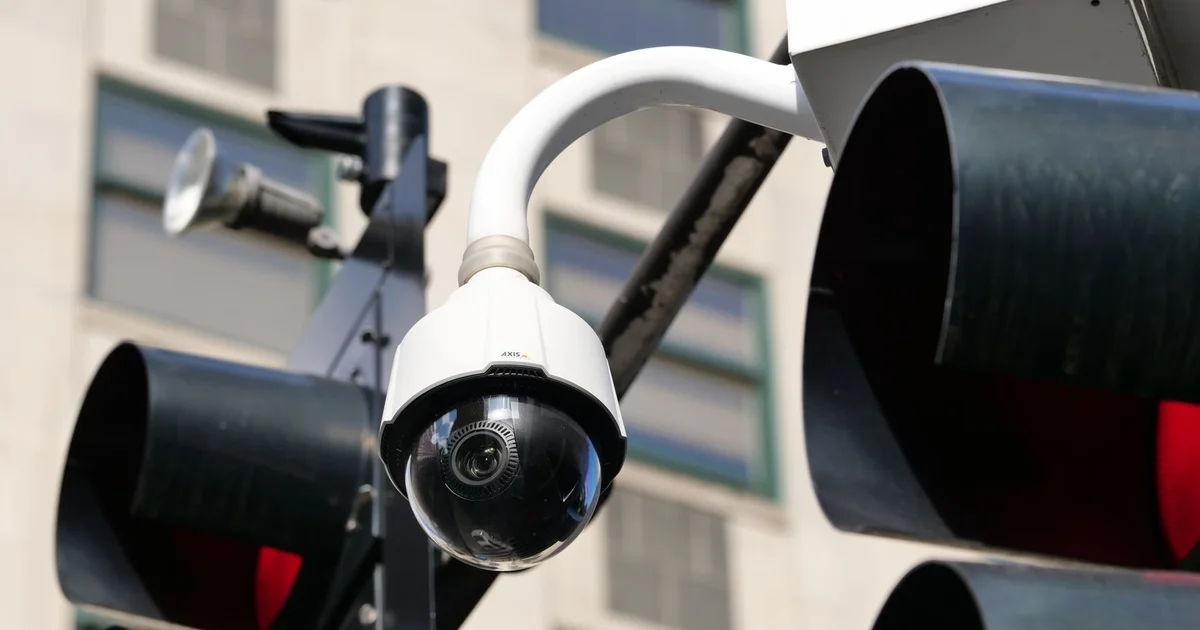 Vista aérea de ciudad inteligente con tecnología