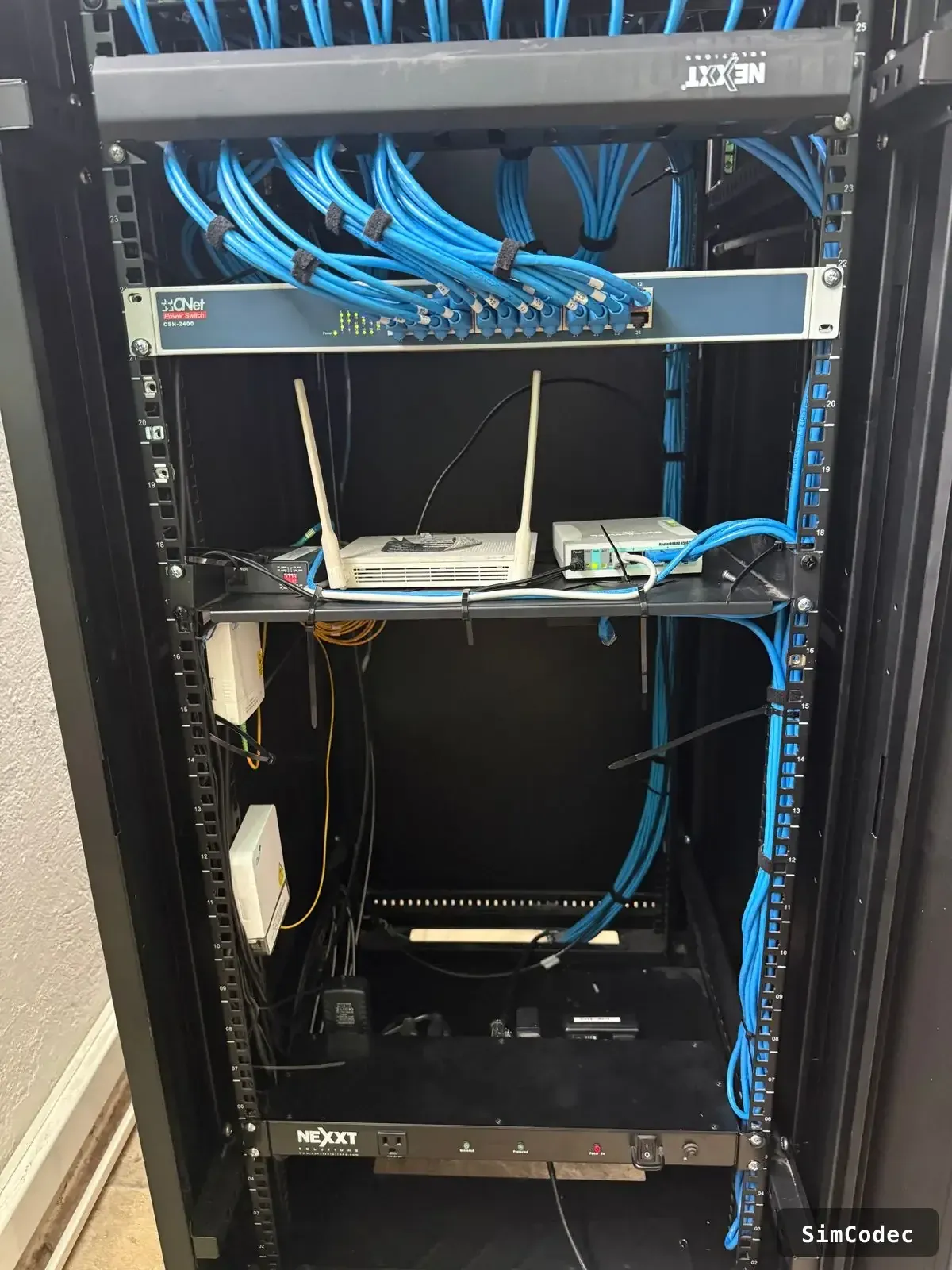 Rack con router WiFi