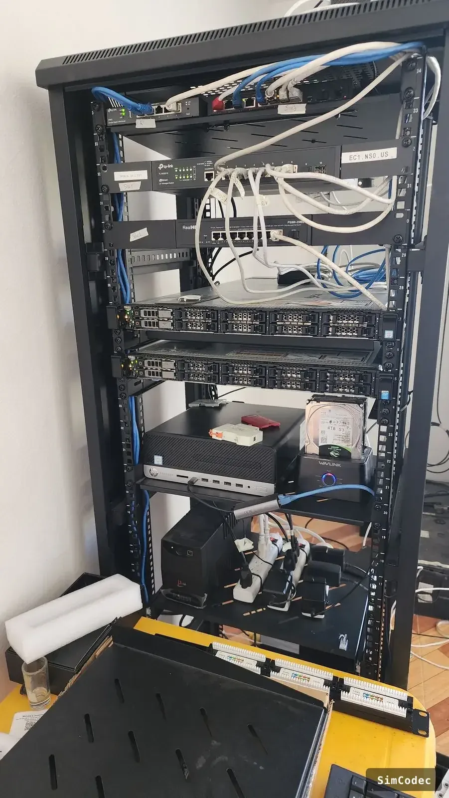 Rack nuevo con cableado estructurado