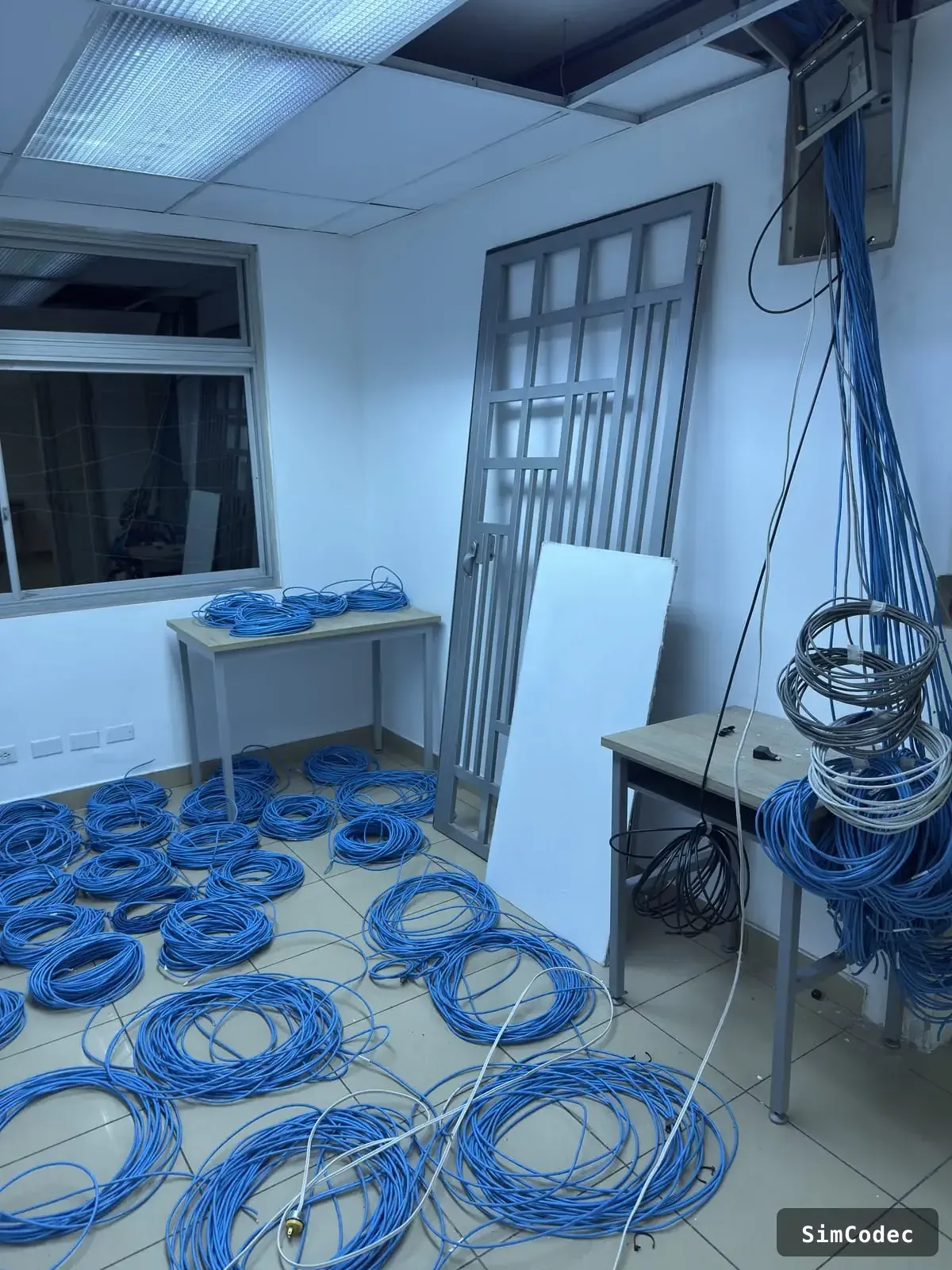 Bobinas de cable UTP preparadas para el despliegue