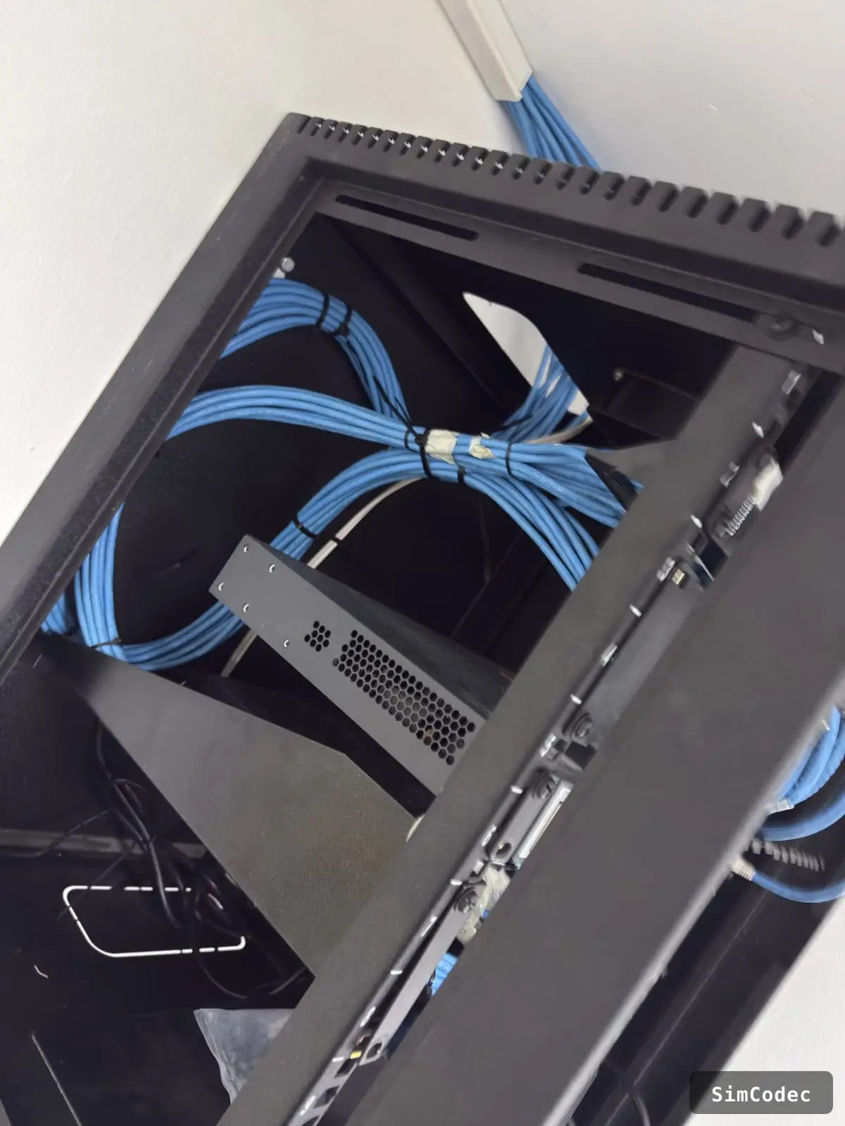 Gestión de cables en la parte superior del rack